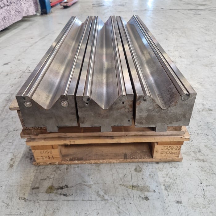 Used single-V die  V80/80° with rolls - 3x1000 mm. 