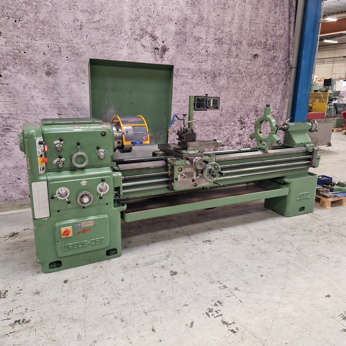 Used Ursus 250 lathe - 250 x 2000 x 105 mm. 