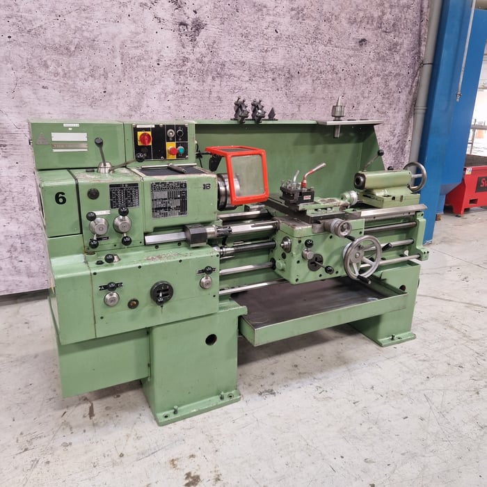 Used Tos SN 32 lathe - 160 x 850 x 52 mm.
