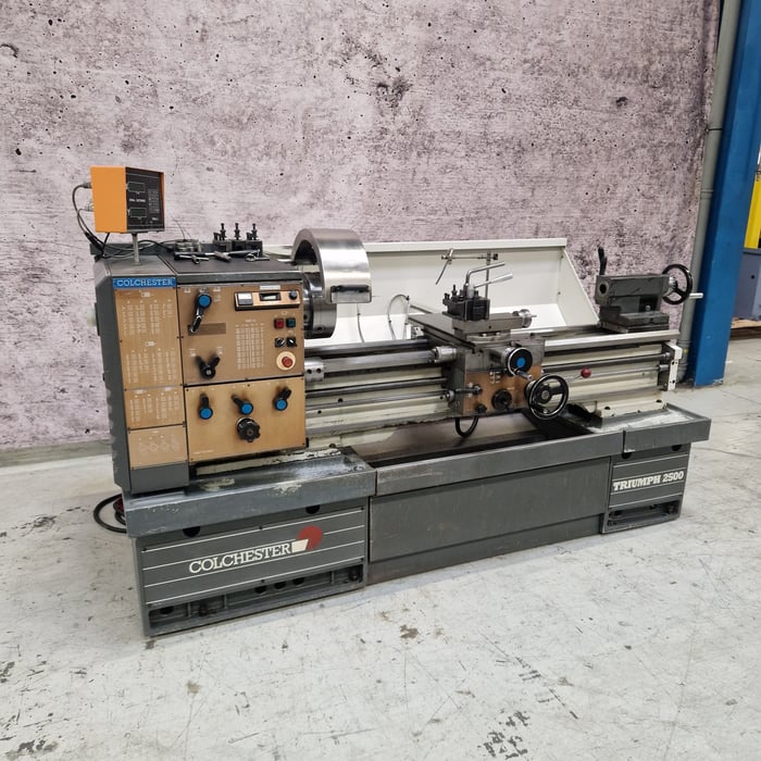 Used Colchester Triumph VS 2500 lathe - 195 x 1250 x 54 mm.