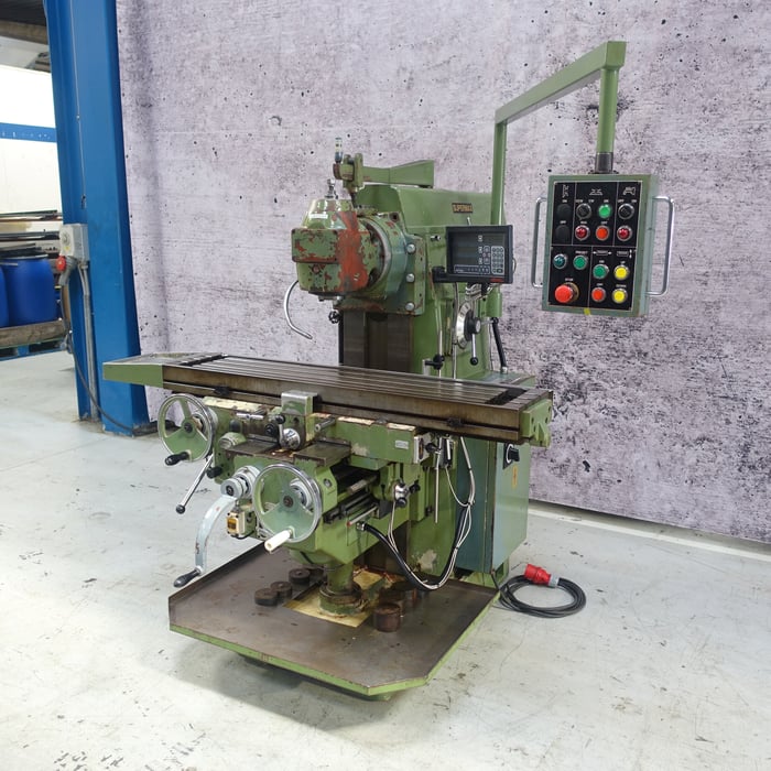 Used Supermax YCM -2H milling machine - ISO 40.