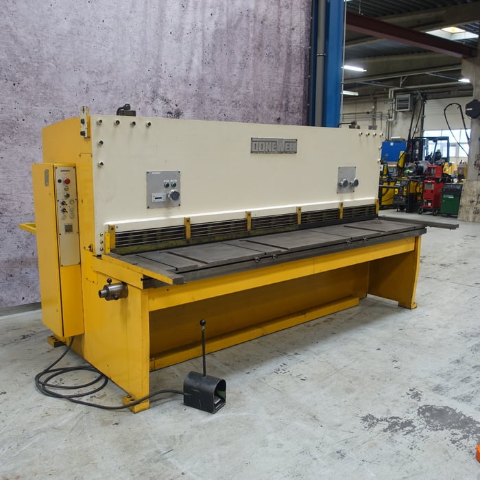 Used Donewell 10-3000 hydr. shear - 3000 x 10 mm.