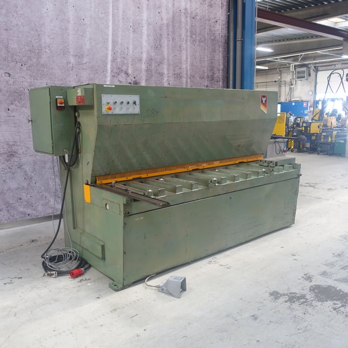 Used Hoan CHE 25/8 hydr. shear - 2500 x 8 mm.