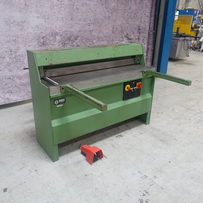 Used HM JBS-1250/2,5 Mechenical shear - 1275 x 2,5 mm.  