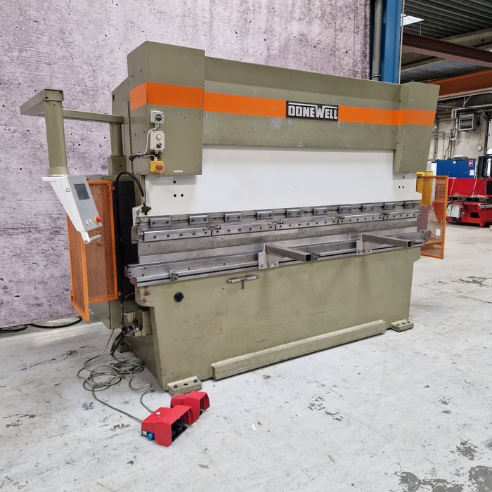 Used Donewell H110-3000 hydr. CNC press brake - 3000 x 110 tn.