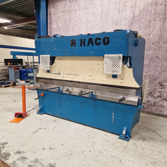 Used Haco PPH 30135 hydr. press brake - 3100 x 135 t.