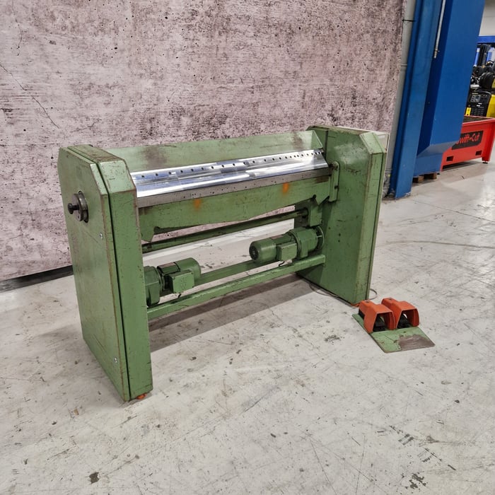 Used HM HSM-1250S motoriszed folding machine - 1270 x 2,0 mm. 