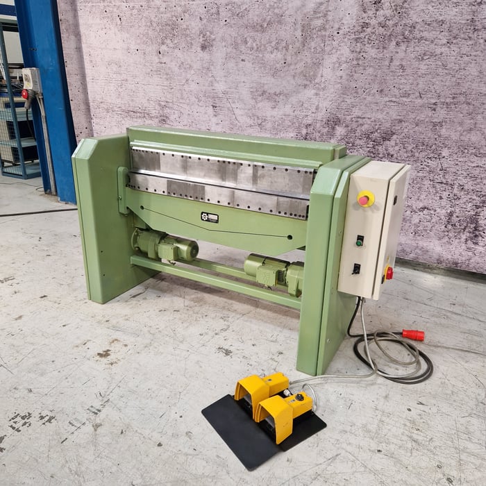 Used HM HSM-1250-3-SH motorized folding machine - 1270 x 2,0 mm.