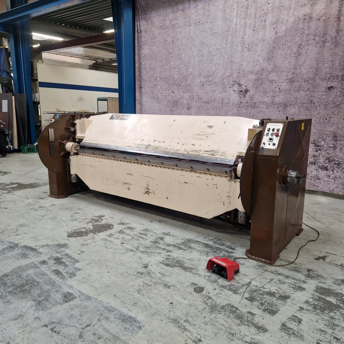 Used Ystads KM 3000/6 hydr. folding machine - 3000 x 6 mm.