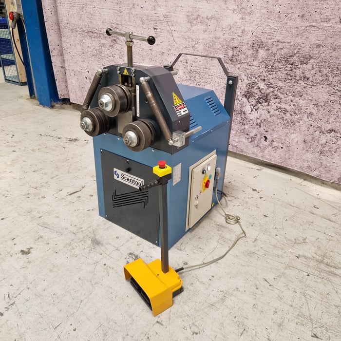 Used Scantool PV-35 motorized section roller - 50 mm. shafts.